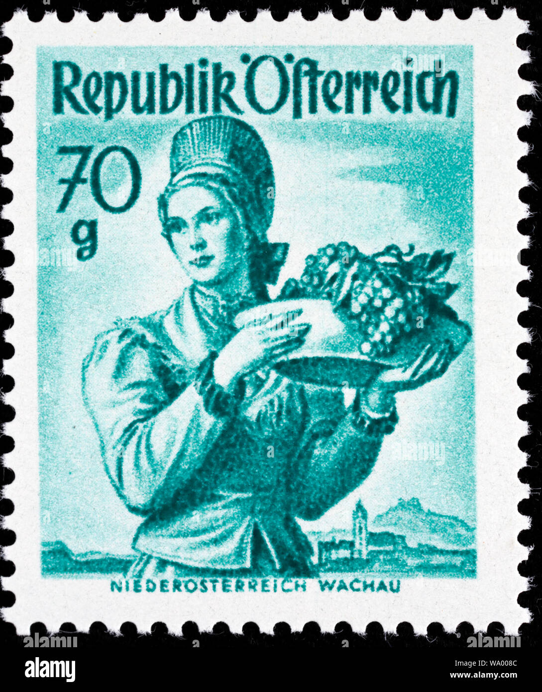 Frau in traditioneller Tracht, Wachau, Niederösterreich, Briefmarke, Österreich Stockfoto