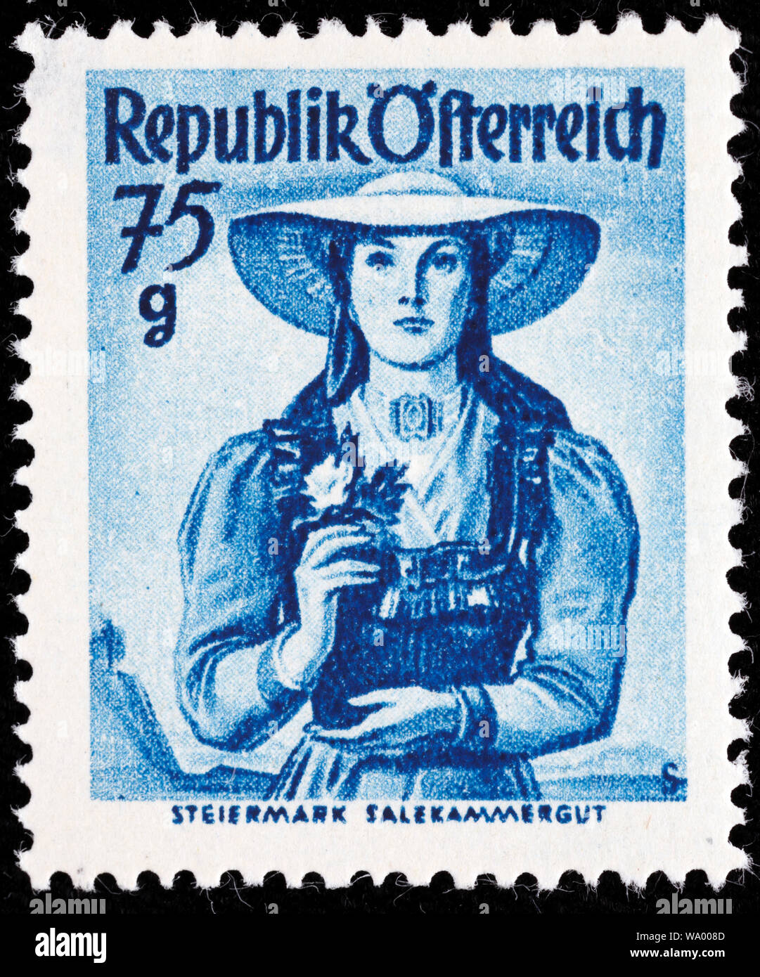 Frau in traditioneller Tracht, Steiermark, Salzkammergut, Briefmarke, Österreich Stockfoto