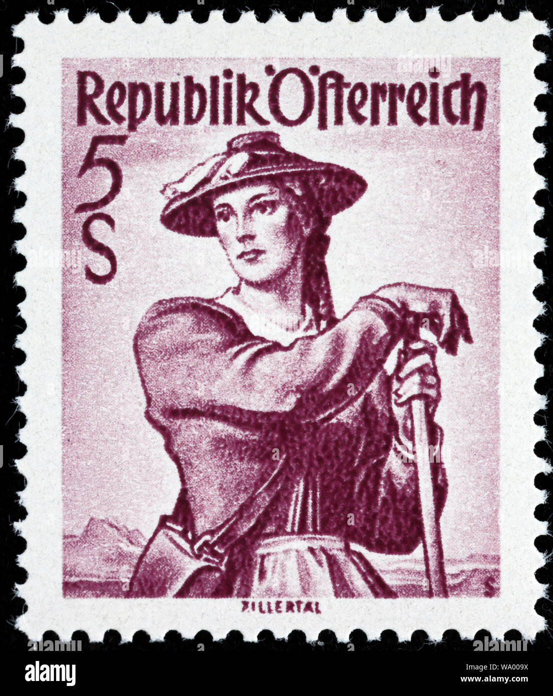 Frau in traditioneller Tracht, Tirol, Zillertal, Briefmarke, Österreich Stockfoto