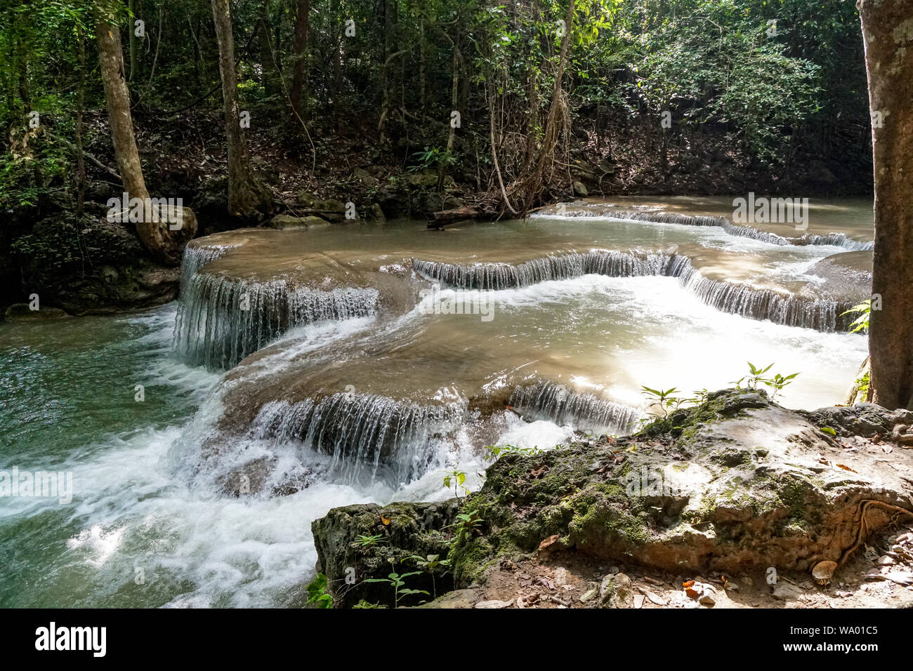 Erawan Nationalpark, am West Thailand in der tenasserim Hügeln der Provinz Kanchanaburi. Einer der bekanntesten Nationalparks in Thailand. Stockfoto