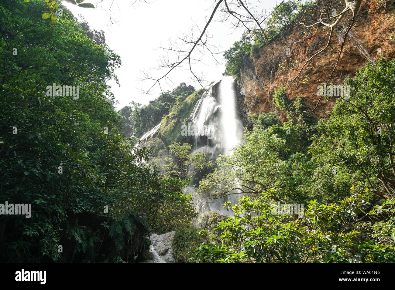 Erawan Nationalpark, am West Thailand in der tenasserim Hügeln der Provinz Kanchanaburi. Einer der bekanntesten Nationalparks in Thailand. Stockfoto