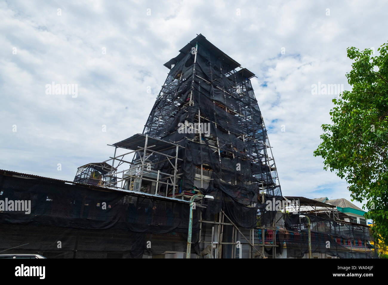 Die wichtigsten Gopuram (Gate) eines Drawidischen stil Hindu Tempel unter scafolding während es in Port Dickson, Malaysia wird renoviert wird. Stockfoto