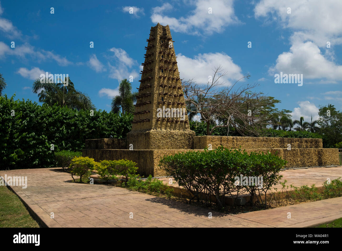 Ein Modell von Agadez Große Moschee von Niger an der islamischen Zivilisation Park in Kuala Terengganu, Malaysia. Stockfoto