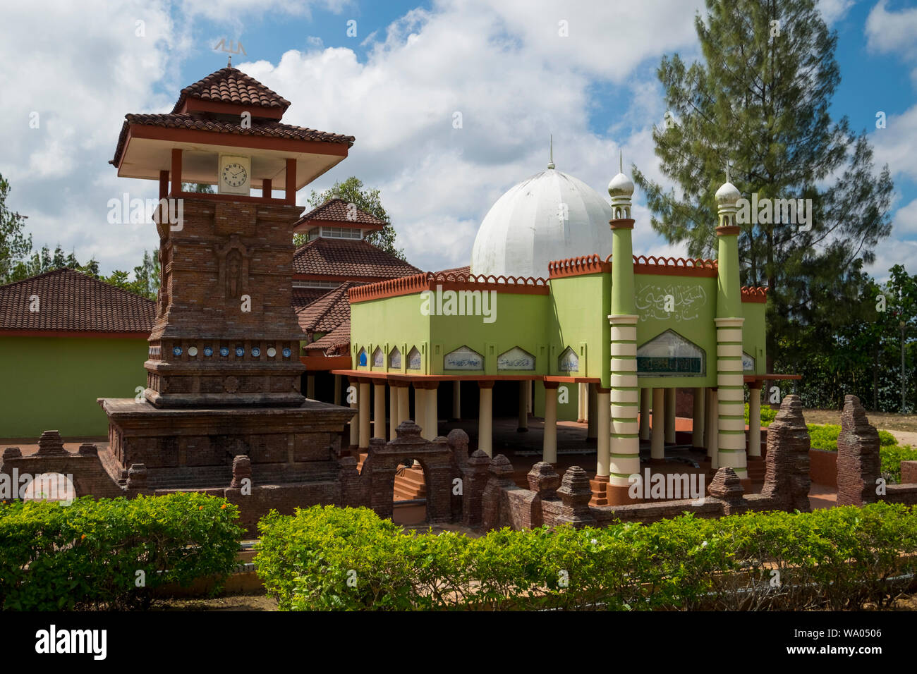 Ein Modell der Al-Manar Moschee in Indonesien an der islamischen Zivilisation Park in Kuala Terengganu, Malaysia. Stockfoto