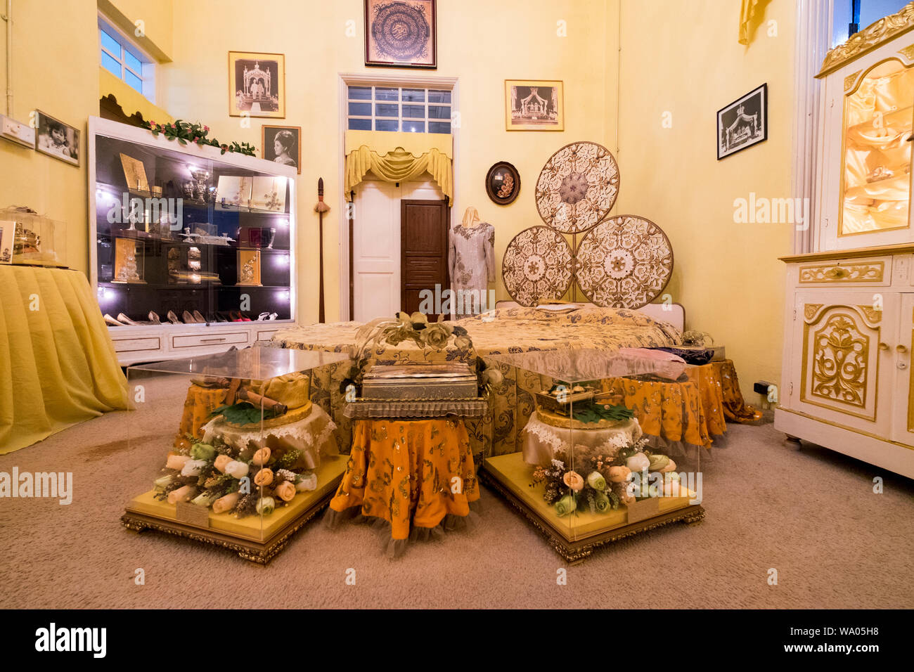 Schlafzimmer im diraja Istana Batu, der ehemaligen Heimat von Sultane, in Kota Bharu, Malaysia. Stockfoto