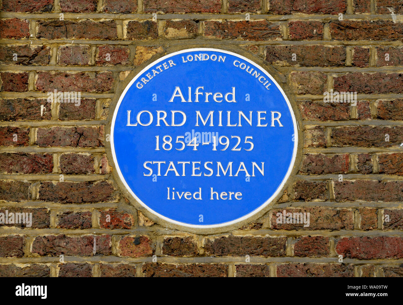 Blaue Plakette zum Gedenken an mehr Alfred Milner bei 14 Manchester Square, Marylebone, London W1U 3PP, Stadt von Westminster. Stockfoto