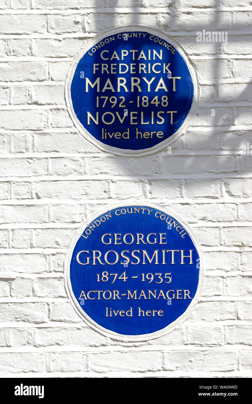 Blaue Plakette zum Gedenken an Schriftsteller Frederick Marryat und Schauspieler/Manager George Grossmith (nicht der Autor des gleichen Namens) bei 3 Spanisch, Maryle Stockfoto