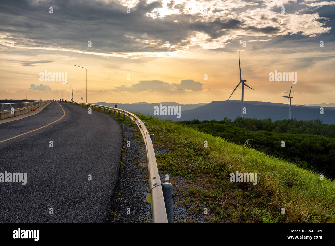 Mühle Produktion Energie Elektrizität bei Lamtakong Reservoir, Nakhon Ratchasima, Thailand Stockfoto