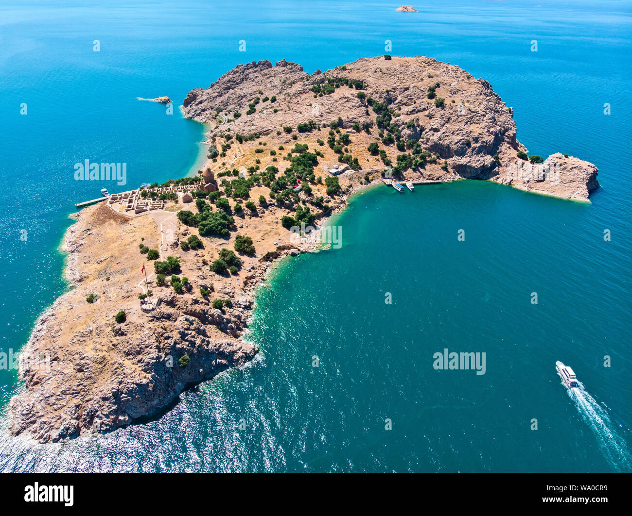 Luftaufnahme der Akdamar Kirche, versteckte Denkmäler von Anatolien. Insel Akdamar auf See Van im Osten der Türkei. Stockfoto