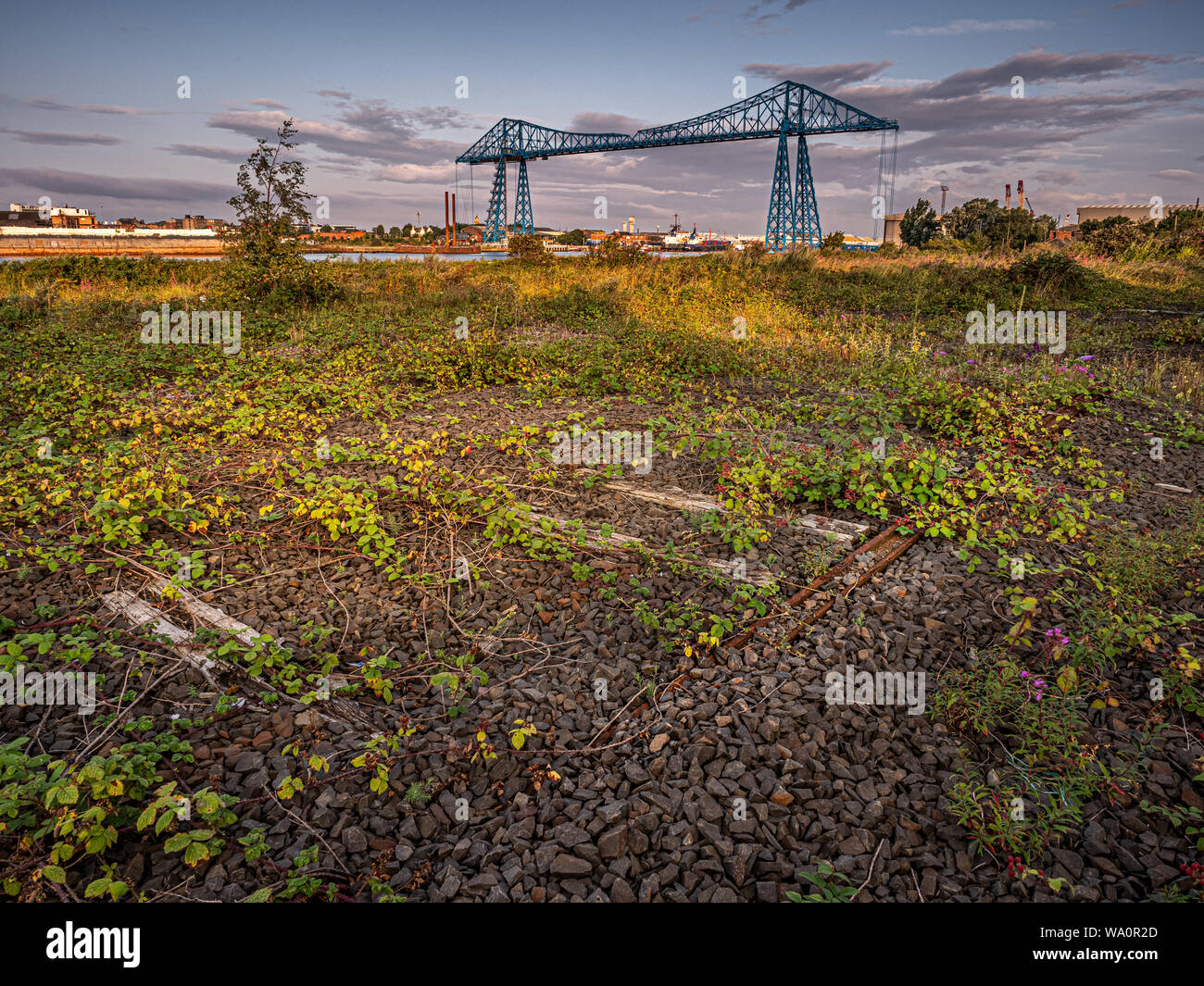 Middlesbrough Transportvorrichtung-Brücke bei Sonnenaufgang. Die Brücke führt Menschen und Autos über den Fluss-T-Stücke in einer ausgesetzten Gondel Stockfoto