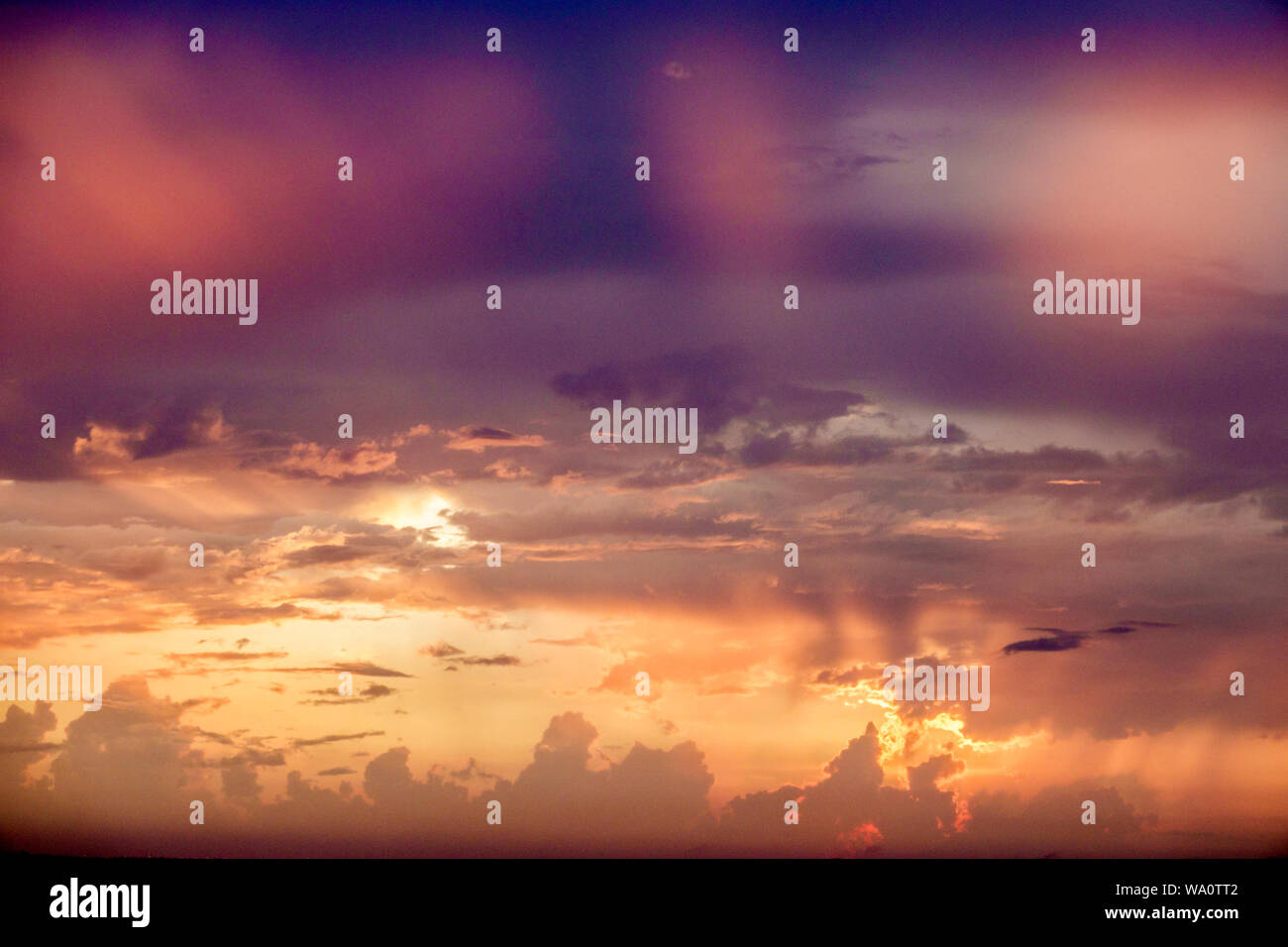 Miami Beach Florida, Wolken Sonnenuntergang Himmel Wetter Sonnenstrahlen, Besucher reisen Reise Reise Tourismus Tourismus Wahrzeichen Kultur Kultur Kultur, Urlaub grou Stockfoto