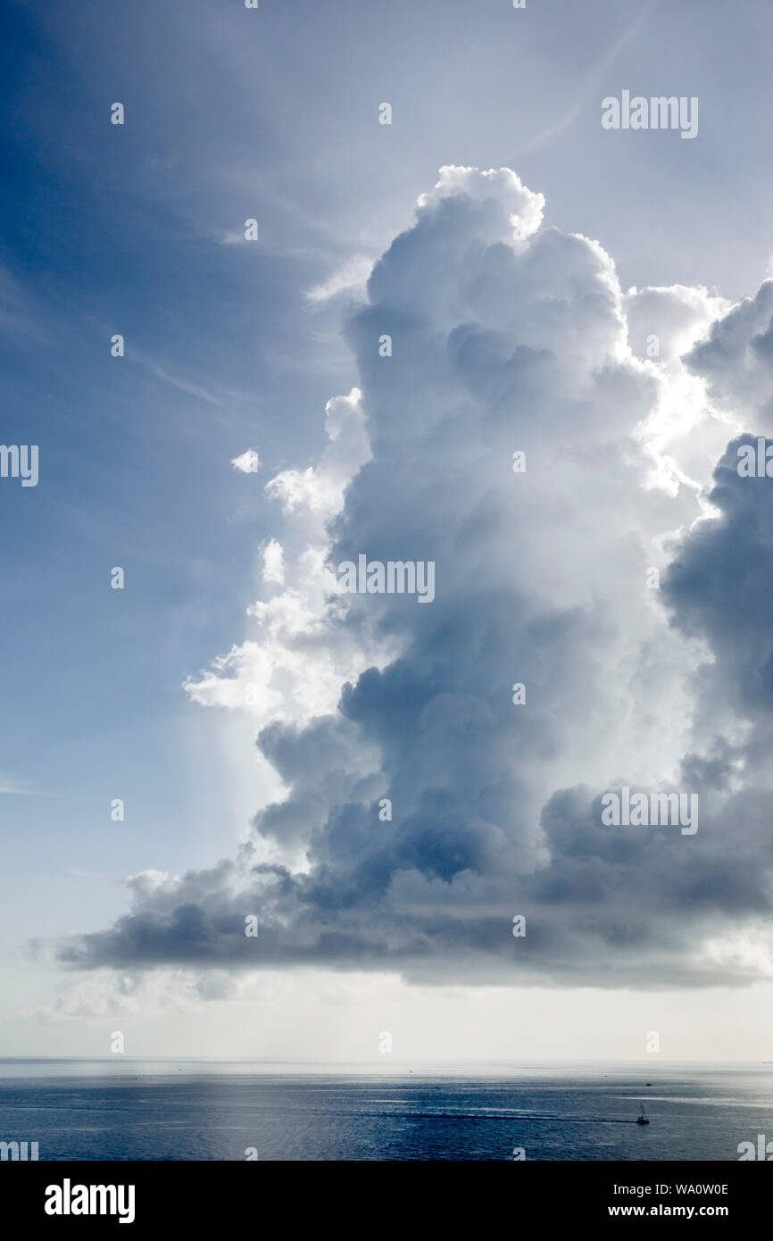 Miami Beach Florida, Atlantischer Ozean, Wetterhimmel Wolken Cumulonimbus Wolke, FL190731053 Stockfoto