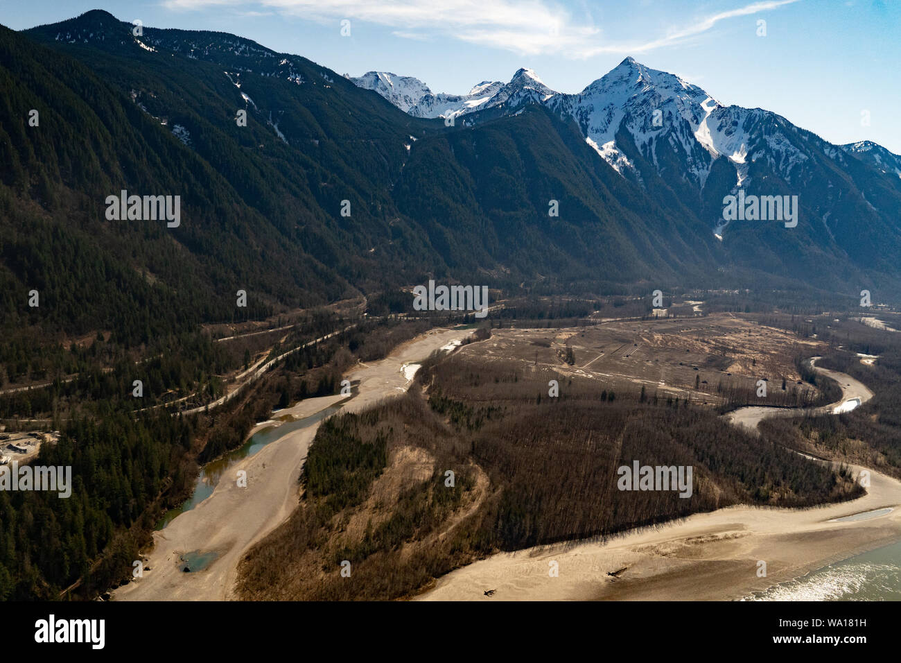 Luftaufnahme der Herrling Insel mit Blick nach Süden mit Mount Cheam im Hintergrund. Stockfoto