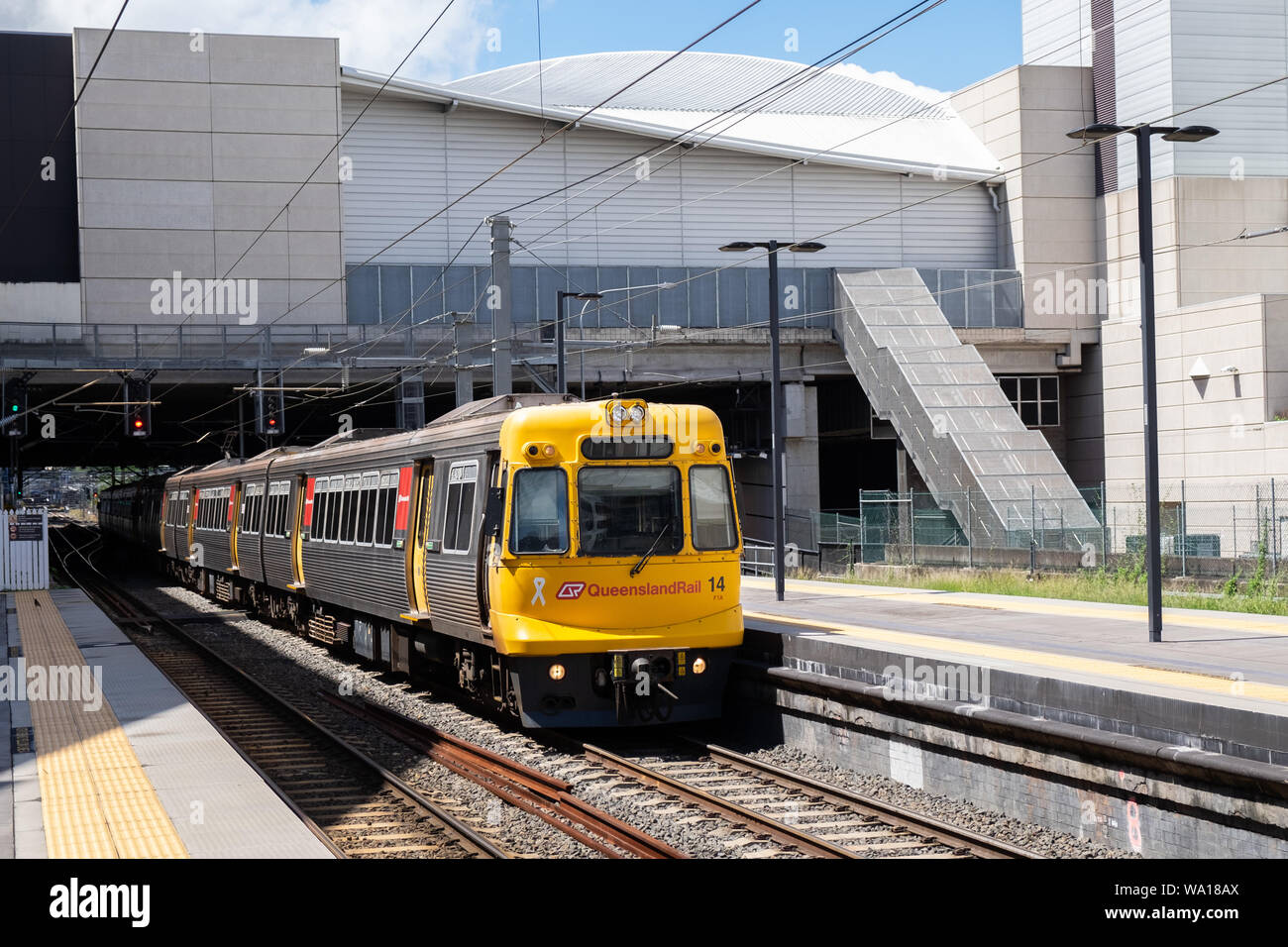Zug am Bahnhof South Brisbane, Brisbane, Queensland, Australien anreisen Stockfoto