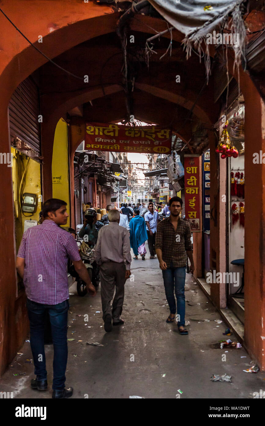 Eine geschäftige Straße Szene in einem Street Market. Jaipur, Rajasthan, Indien. Stockfoto