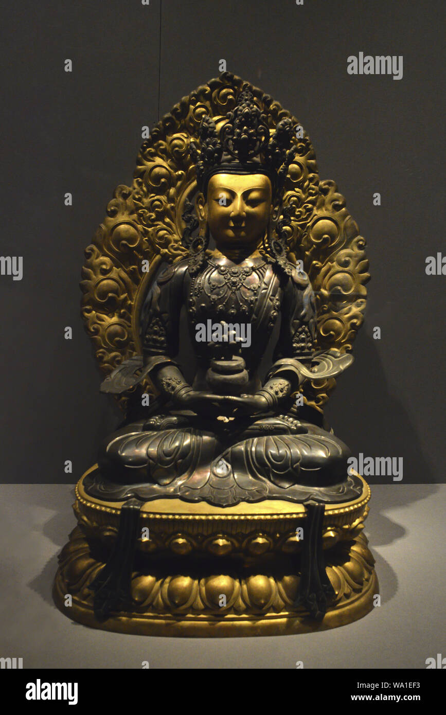 Qianlong Kupfer und Gold in Absatz grenzenlose Langlebigkeit Buddha (klar) Stockfoto