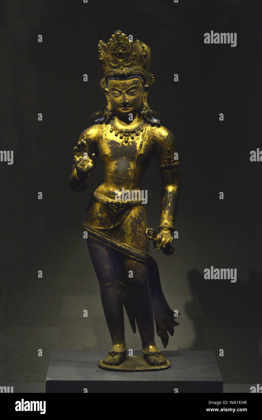 Kupfer und Gold king kong steht Hände ähneln Bodhisattva (13. Jahrhundert) Stockfoto