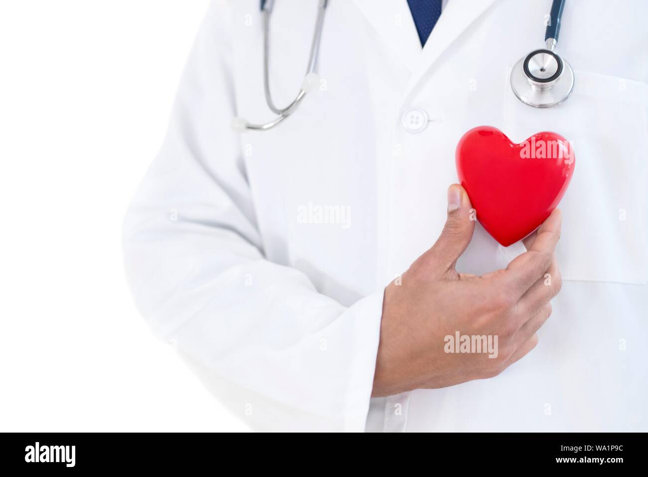 Arzt holding Herzform. Stockfoto
