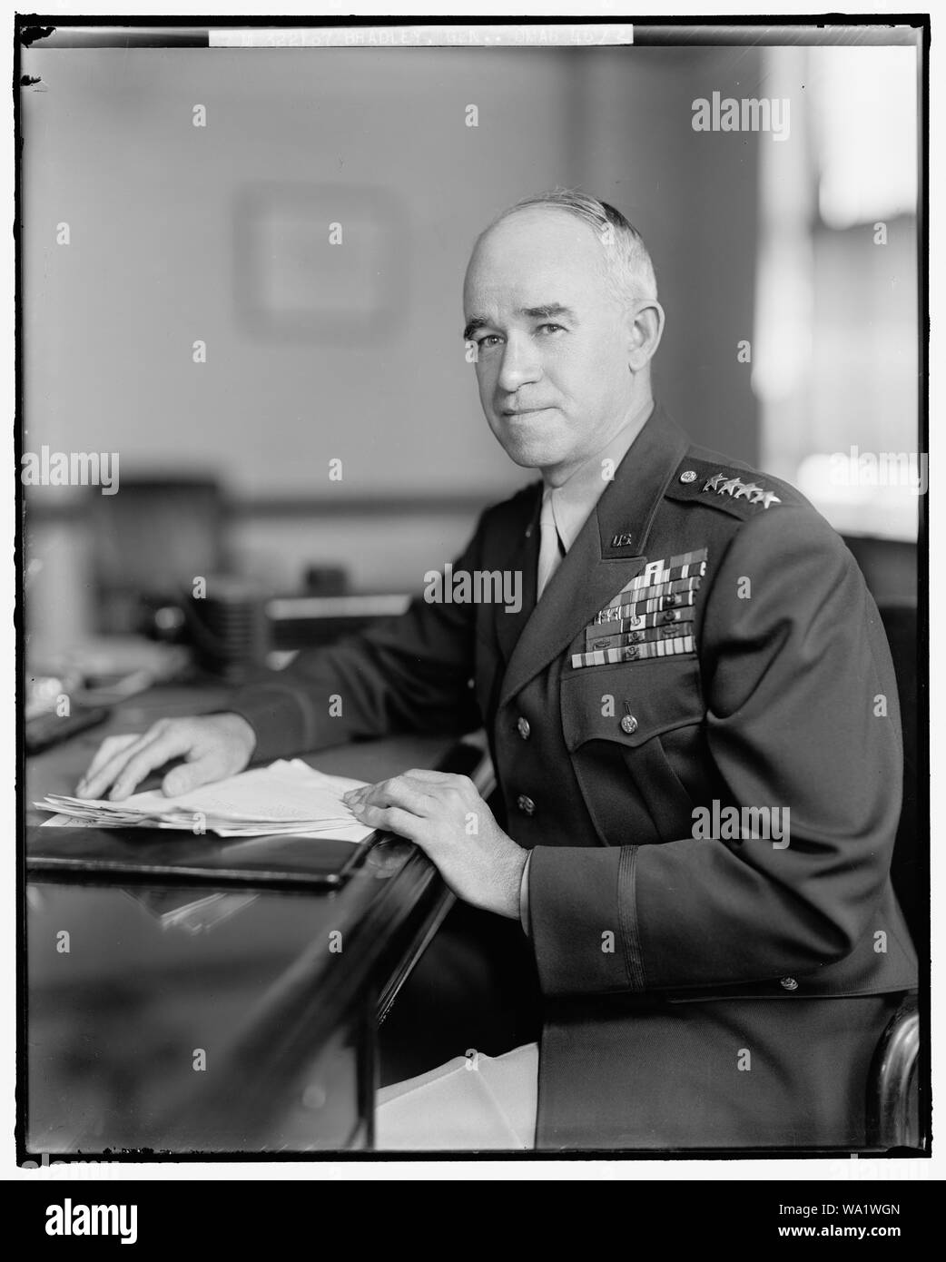 General omar bradley -Fotos und -Bildmaterial in hoher Auflösung