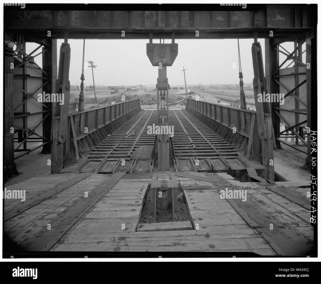 Brücke Nr. 9 Schürze UND BRÜCKE SCHARNIER UND BRÜCKE SUSPENSION SYSTEMS MIT EYEBAR UND KABELVERBINDUNGEN. Blick nach Westen. - Greenville Yard, Transfer Brücke, Hafen von New York-New Jersey, Upper New York Bay, Jersey City, Hudson County, New Jersey Stockfoto