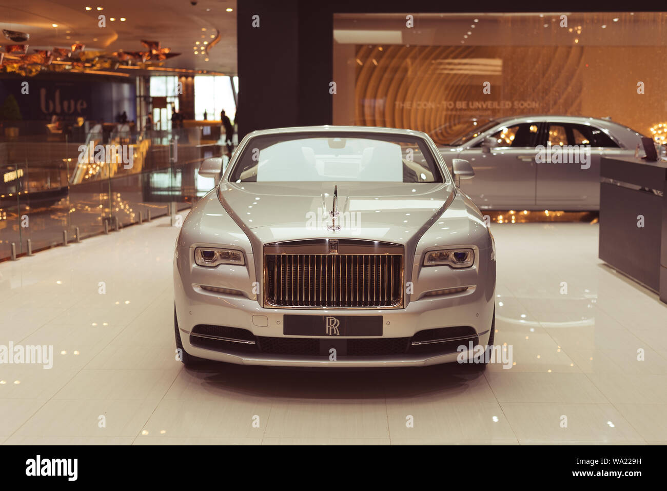 Bangkok, Thailand: ein Rolls-Royce Silver Dawn in der exklusiven Showcase von Rolls-Royce Motor Cars Bangkok Iconsiam Shopping Mall. Stockfoto