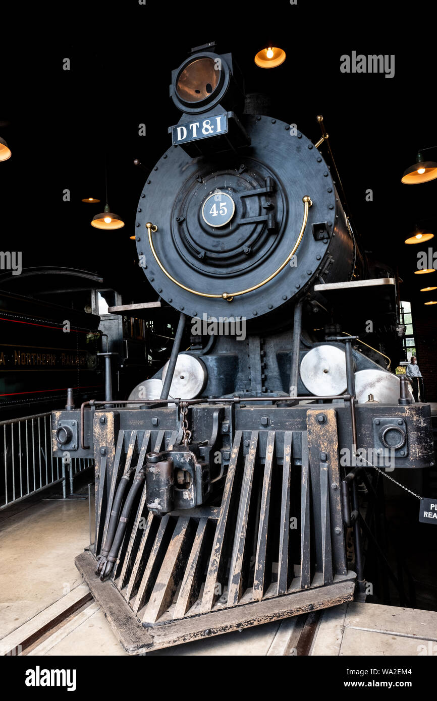 Eine alte Dampflok Lok Zug auf Anzeige im roundhouse am Greenfield Village, Henry Ford Museum, Dearborn, Michigan, USA Stockfoto