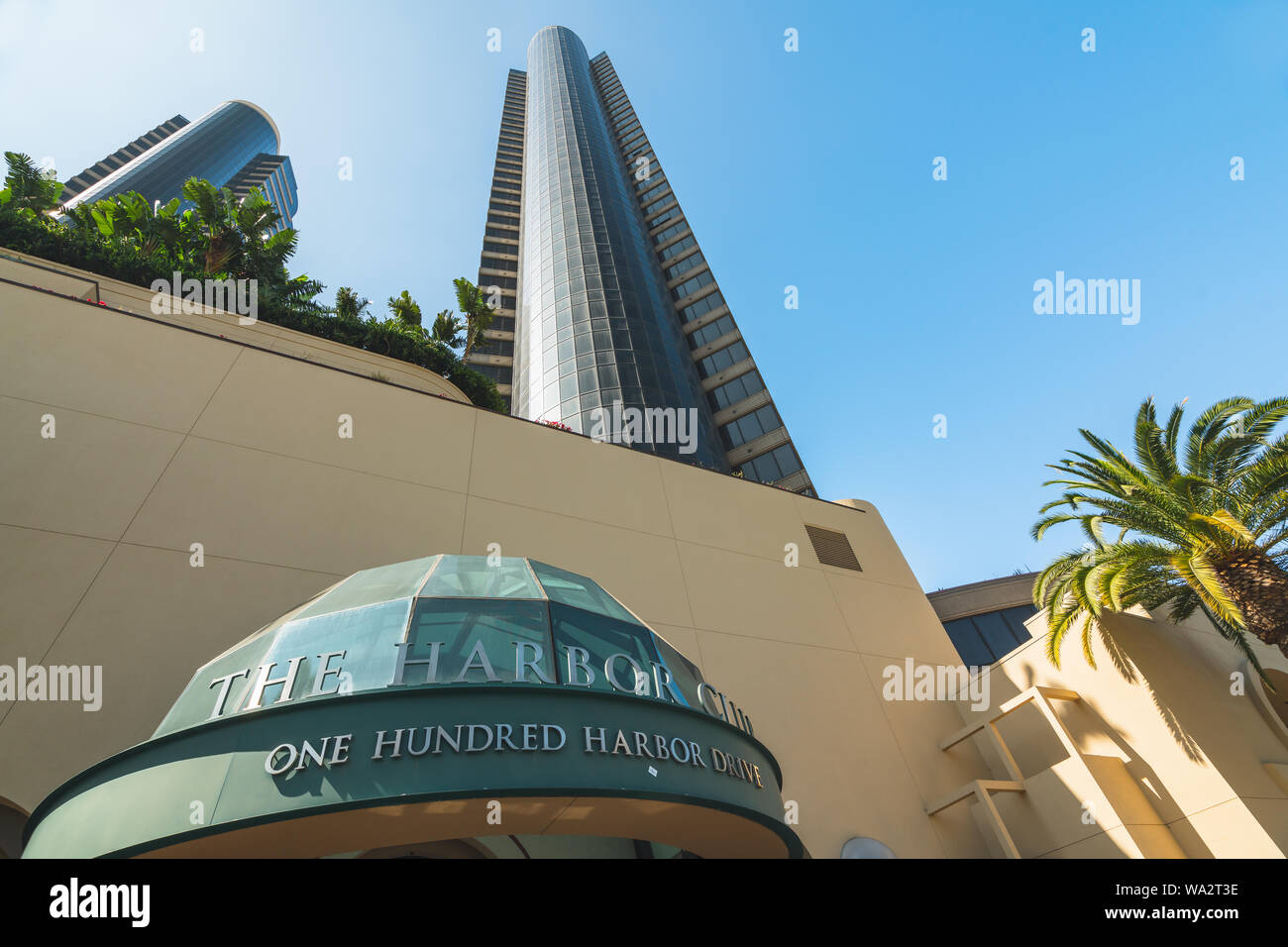San Diego/USA - 11. August 2019. Harbour Club Condos von San Diego, Kalifornien. Moderne Gebäude, Palmen, Downtown San Diego, Marina District, Cali Stockfoto