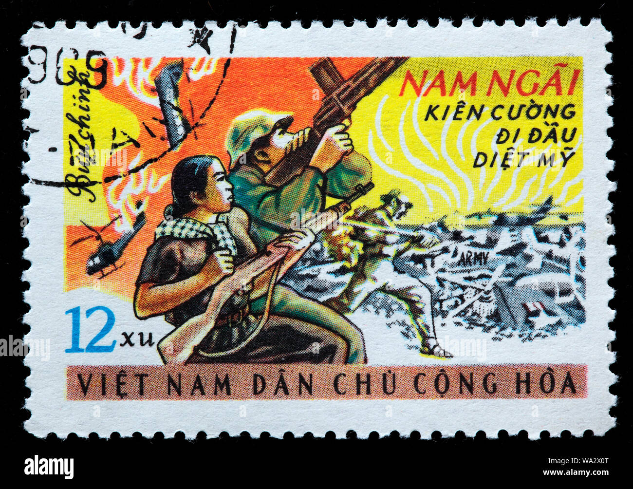 Soldaten schießen auf US-Flugzeuge, Vietnamkrieg, Briefmarke, Vietnam, 1969 Stockfoto
