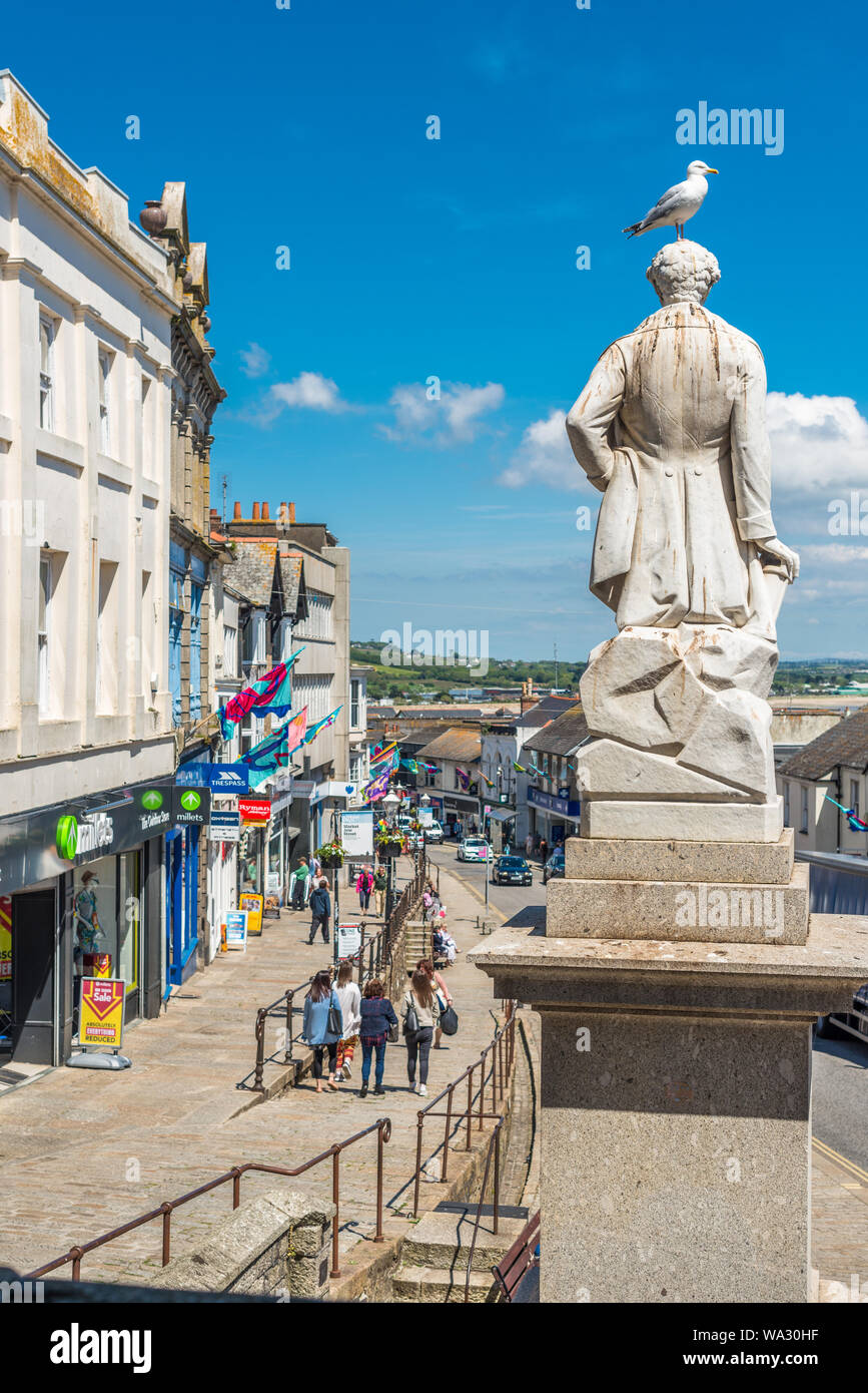 Statue der Chemiker und Physiker Sir Humphry Davy im Markt Jude Street Penzance, West Cornwall, England, Großbritannien. Stockfoto