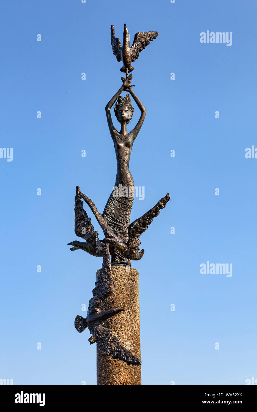 Dame des Sees von Almuth Lutkenhaus auf der Burlington Centennial Fountain. Stockfoto