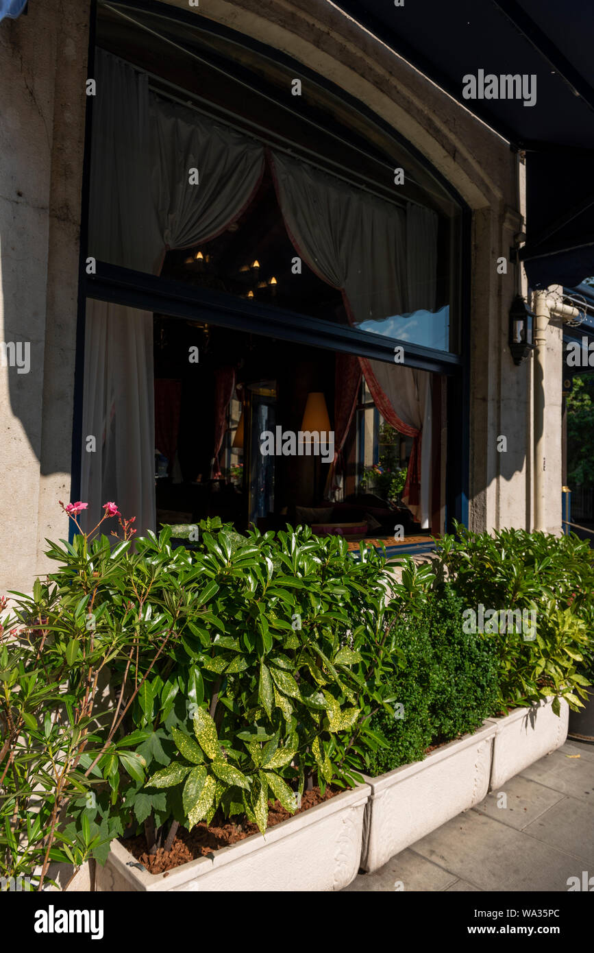 Genf, Schweiz - Juli, 08, 2019: Fassade der Gebäude des Hotel Le Montbrilliant. Das Hotel Le Montbrilliant ist ein 4-Sterne Hotel, in der Nähe von ADR Stockfoto