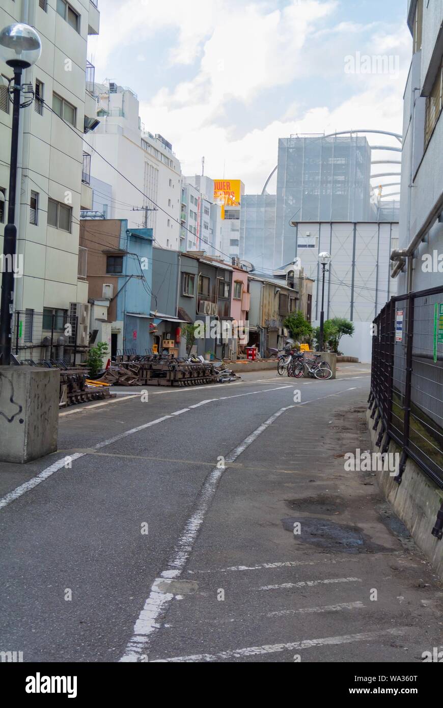 Verlassene Straße mit japanischen kleine Häuser, Shibuya, Tokio, Japan Stockfoto