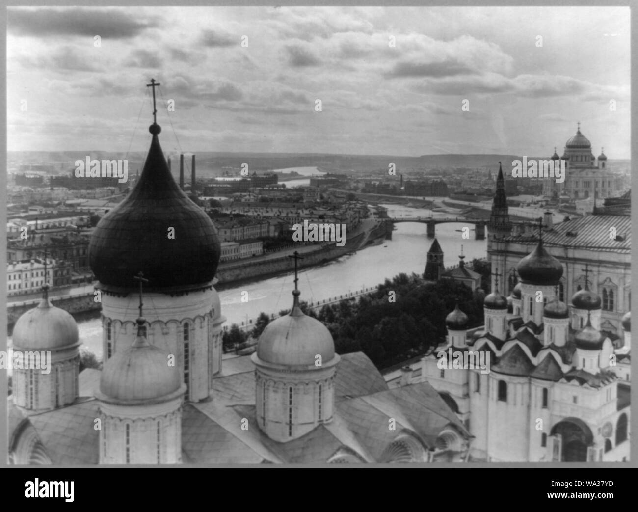 Der Blick aus der Vogelperspektive auf die Stadt Moskau, Russland, von Ivan Viliky mit Blick auf die Uspenski Kathedrale und der Moskwa Stockfoto