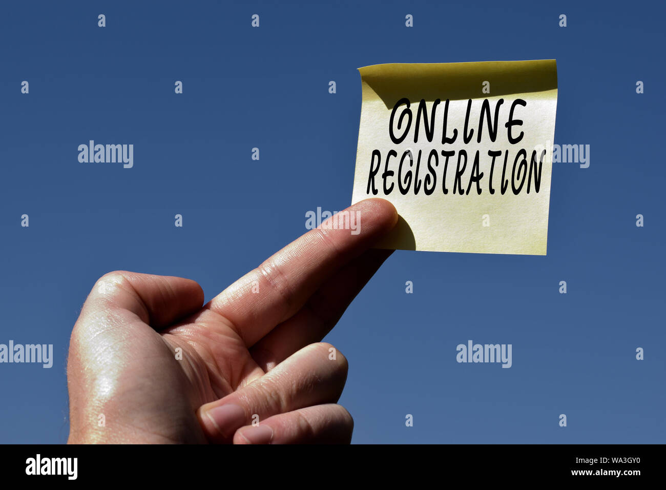 Konzeptionelle Handschrift, die Online Registrierung. Konzept, d. h. System für die Anmeldung oder Anmeldung per Internet Square Papier Stück notatio Stockfoto