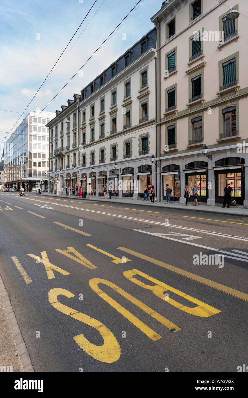 Genf, Schweiz - Juli, 08, 2019: Genfer Stadtzentrum, Rue du Rhône, street scene. Stockfoto