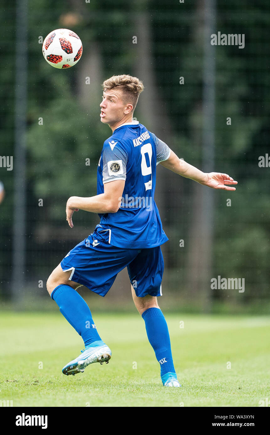 Karlsruhe, Deutschland. 17 Aug, 2019. Single Action, Freestyle Dejan Galjen (KSC A-Junioren). GES/fussball/A-Junioren Bundesliga Süd/Suedwest U19 Karlsruher SC - U19 SC Freiburg, 17.08.2019 | Verwendung der weltweiten Kredit: dpa/Alamy leben Nachrichten Stockfoto