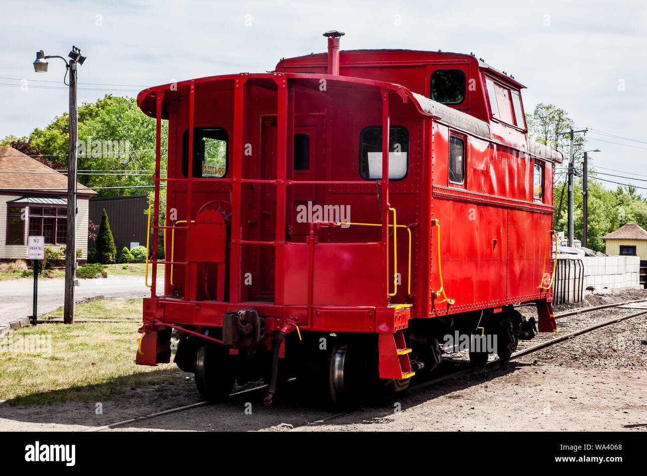 ESSEX, CT, USA - 24. Mai 2015: Connecticut Valley Railroad mit roten Diesellok Stockfoto
