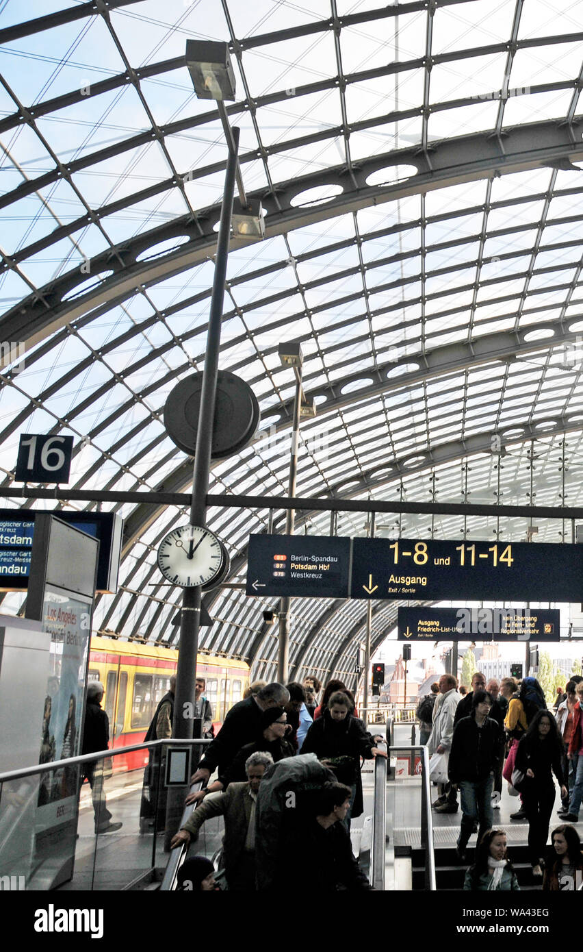 Bahnhof, Berlin, Deutschland Stockfoto