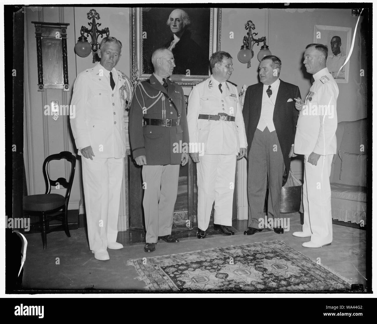 Brasilianische Stabschef unterhalten am U.S. Naval Academy. Annapolis, MD. am 20. Juni. Kurz nach der Überprüfung der Midshipmen hier heute Gen. geht Monteiro, Stabschef der brasilianischen Armee, war an der historischen Bancroft Halle unterhalten. Die allgemeinen kam an Bord der U.S.S. Nashville. Nach rechts: Brig. Gen. George C., neu nominierten US-Stabschef, die aus Brasilien mit den Allgemeinen gereist: US-Generalstabschef Malin Craig, Allgemeine geht Monteiro, brasilianischen Botschafter Carlos Martins und Admiral Wilson Braun, Kommandant der US Naval Academy Stockfoto