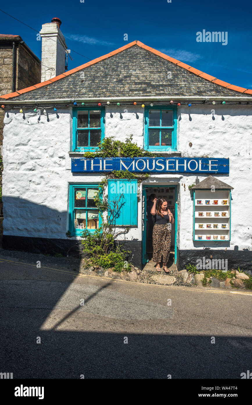 Mousehole Geschenkeladen im Dorf Zentrum, Mousehole, Cornwall, England, UK Stockfoto