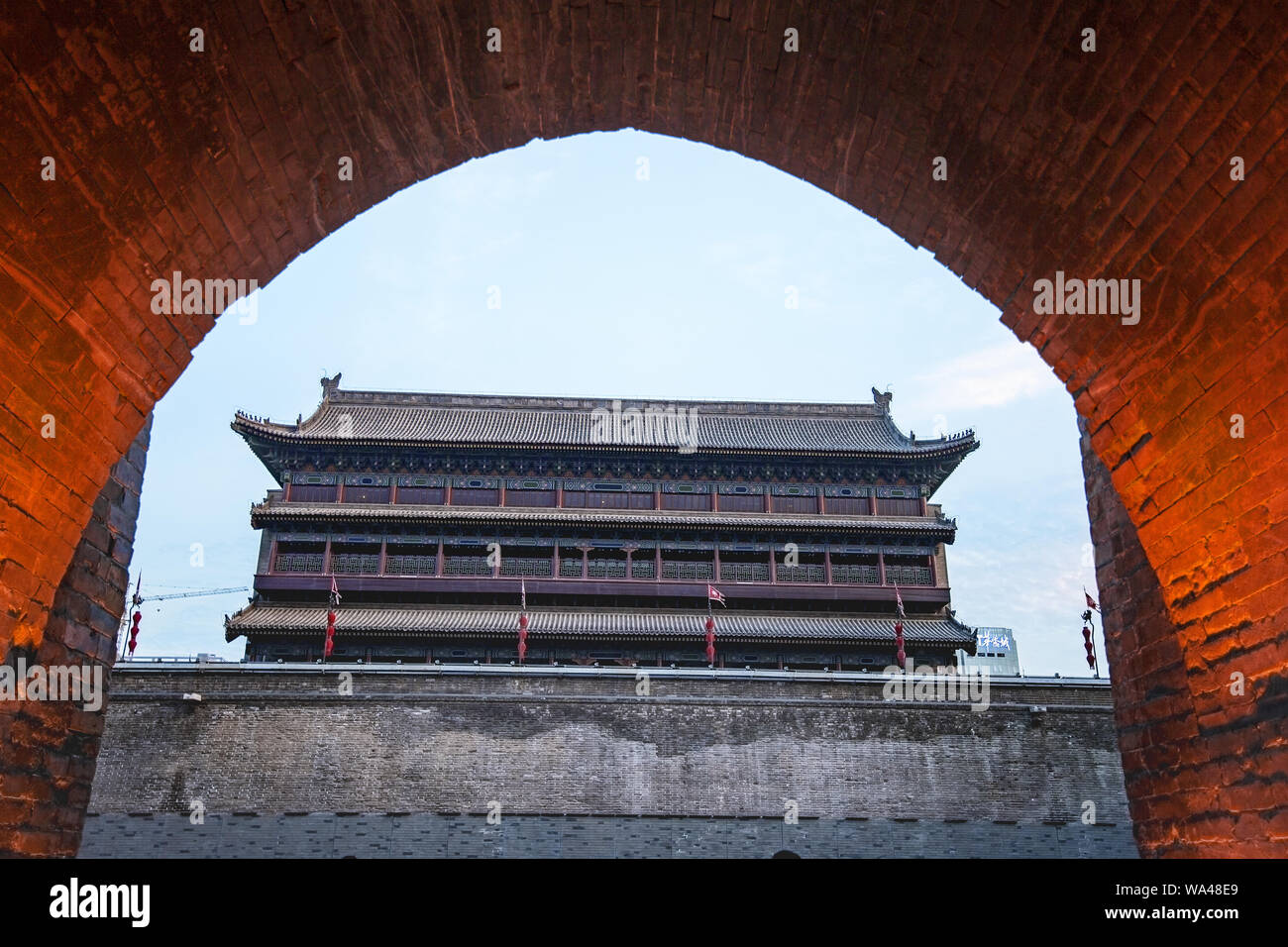 Xi'an die alte Stadtmauer. Embrasured Wachtturm Stockfoto