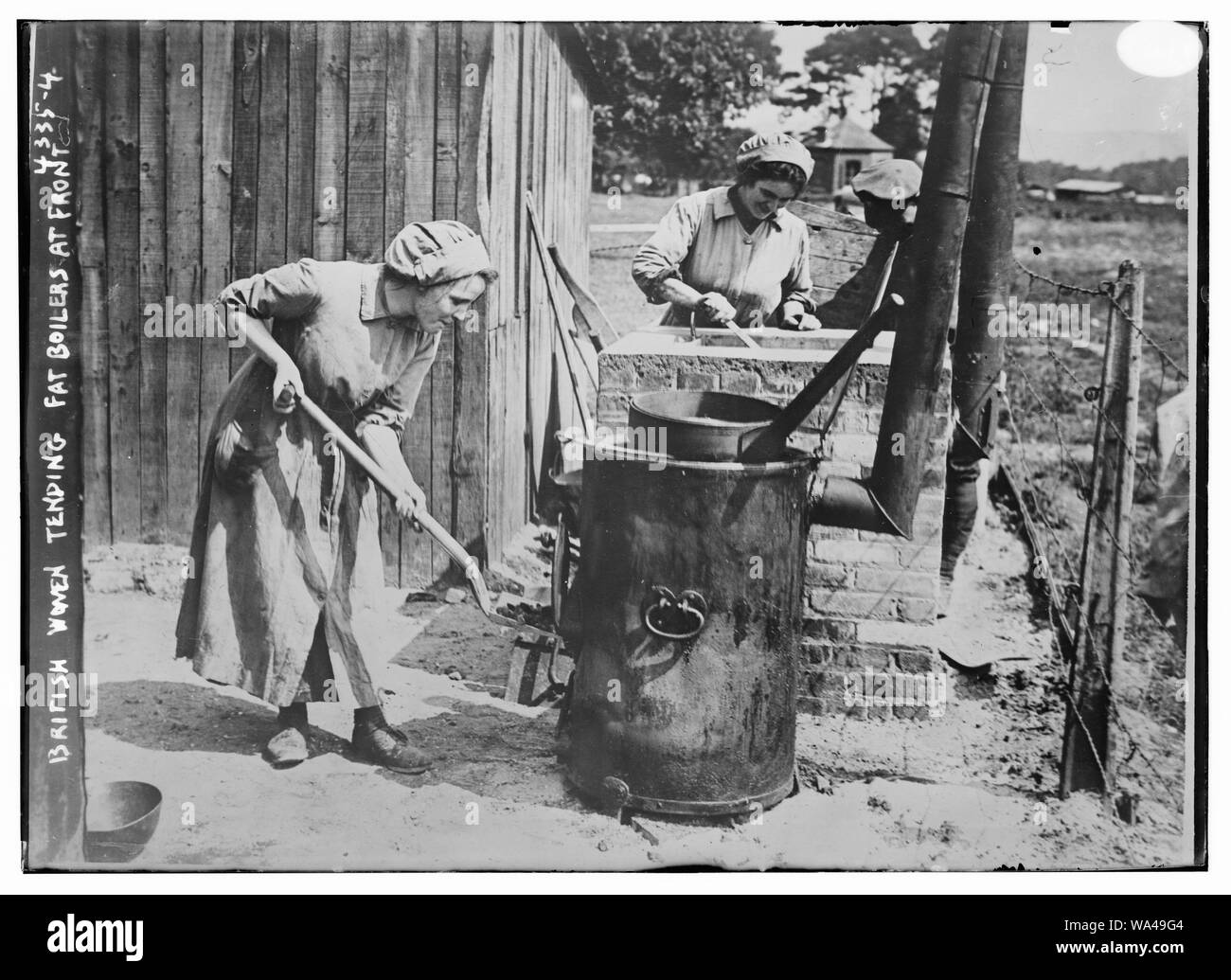 Britische Frauen tendenziell Fett Kessel vorne Stockfoto