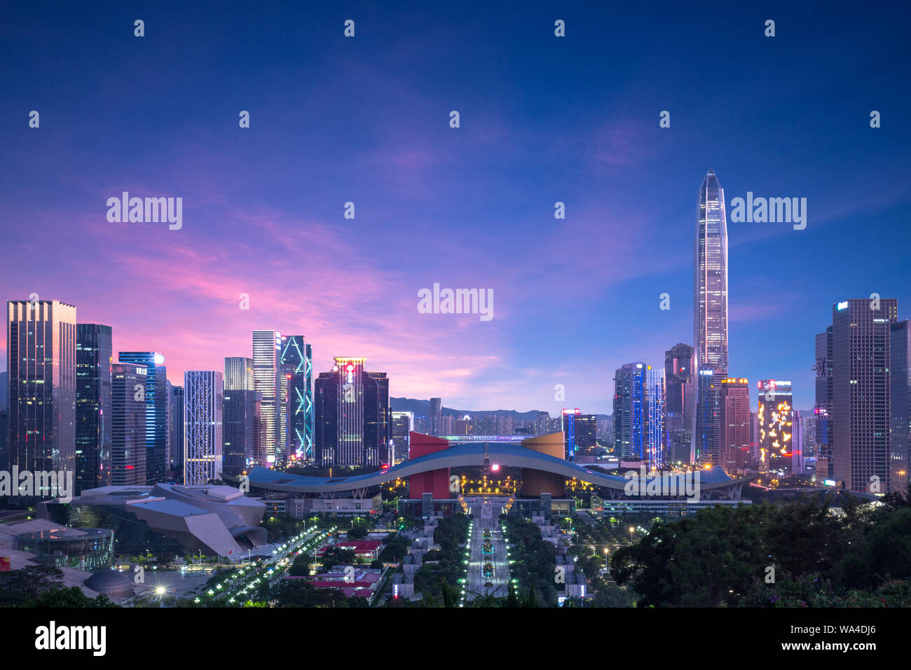 Shenzhen Futian Central District in der Nacht Stockfoto