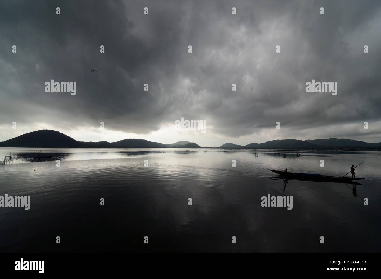 Monsun Wolken über Chilka See, Rambha, Odisha, Indien Stockfoto