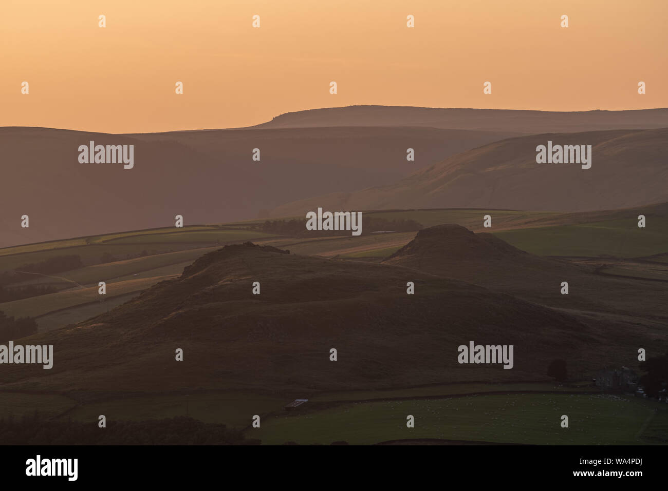 Bamford Kante Sonnenuntergang Blick auf Crook Hügel im Peak District National Park. Stockfoto