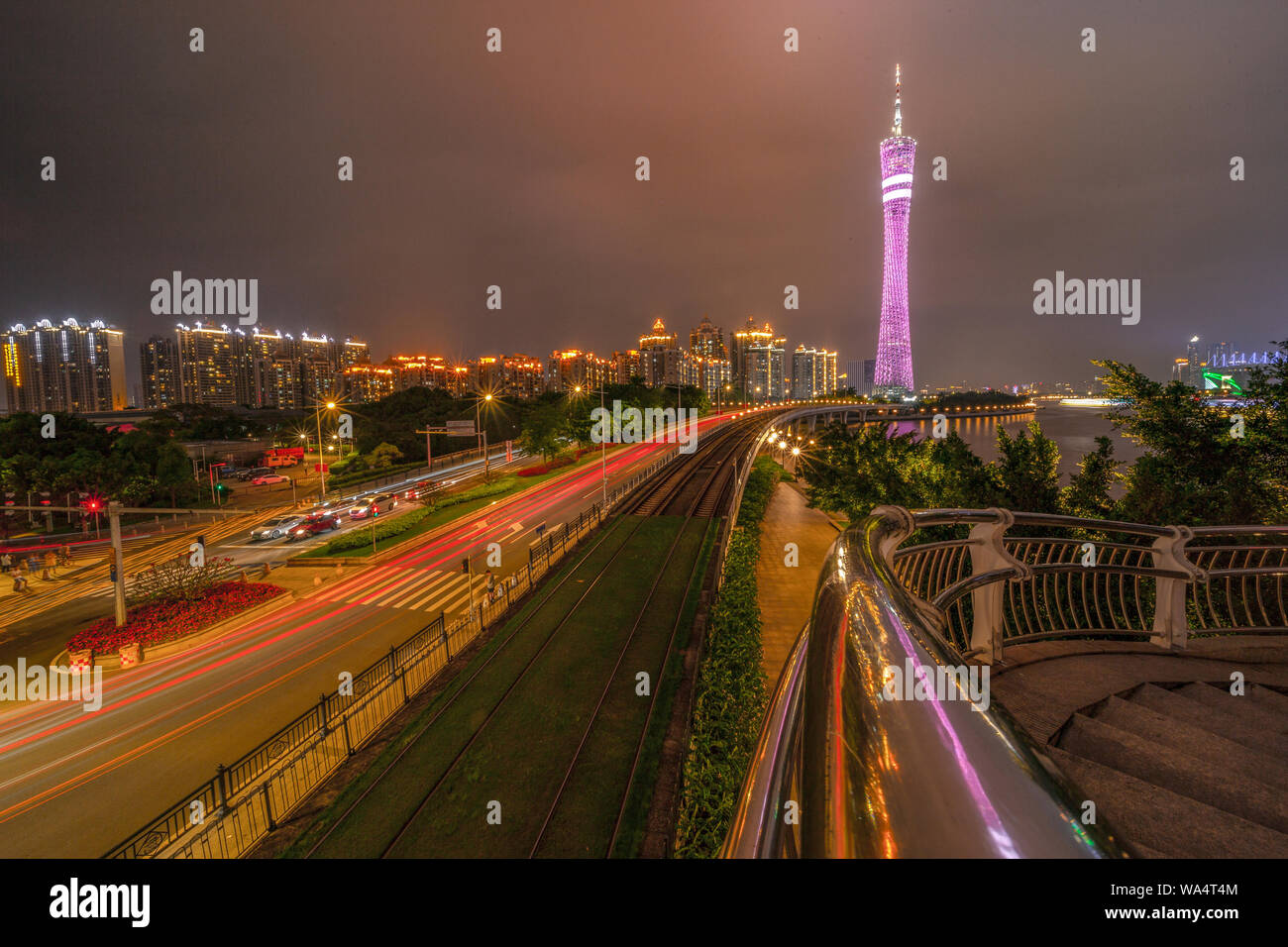 Guangzhou tower Nacht wie ein Regenbogen Stockfoto