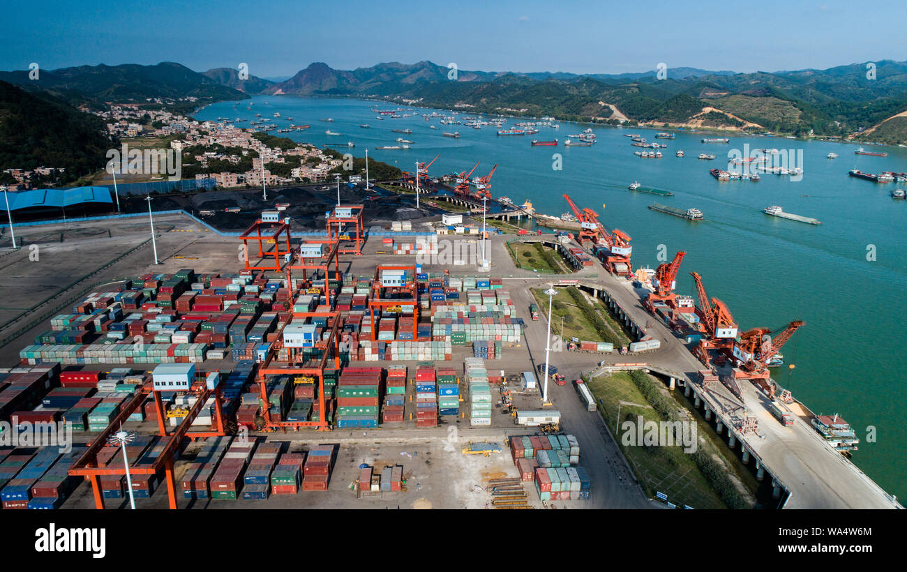 Guangxi Wuzhou: geschäftigen Hafen Stockfoto