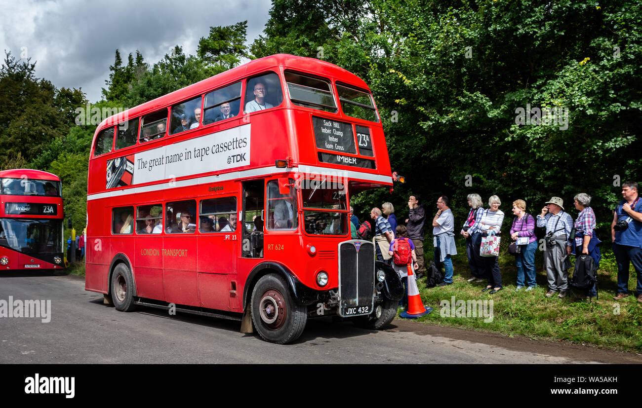 Red Routemaster London Doppeldeckerbus, Imberbus Tag classic Bus Service zwischen Warminster und Imber Dorf Imber, Wiltshire, Großbritannien am 17. Au Stockfoto