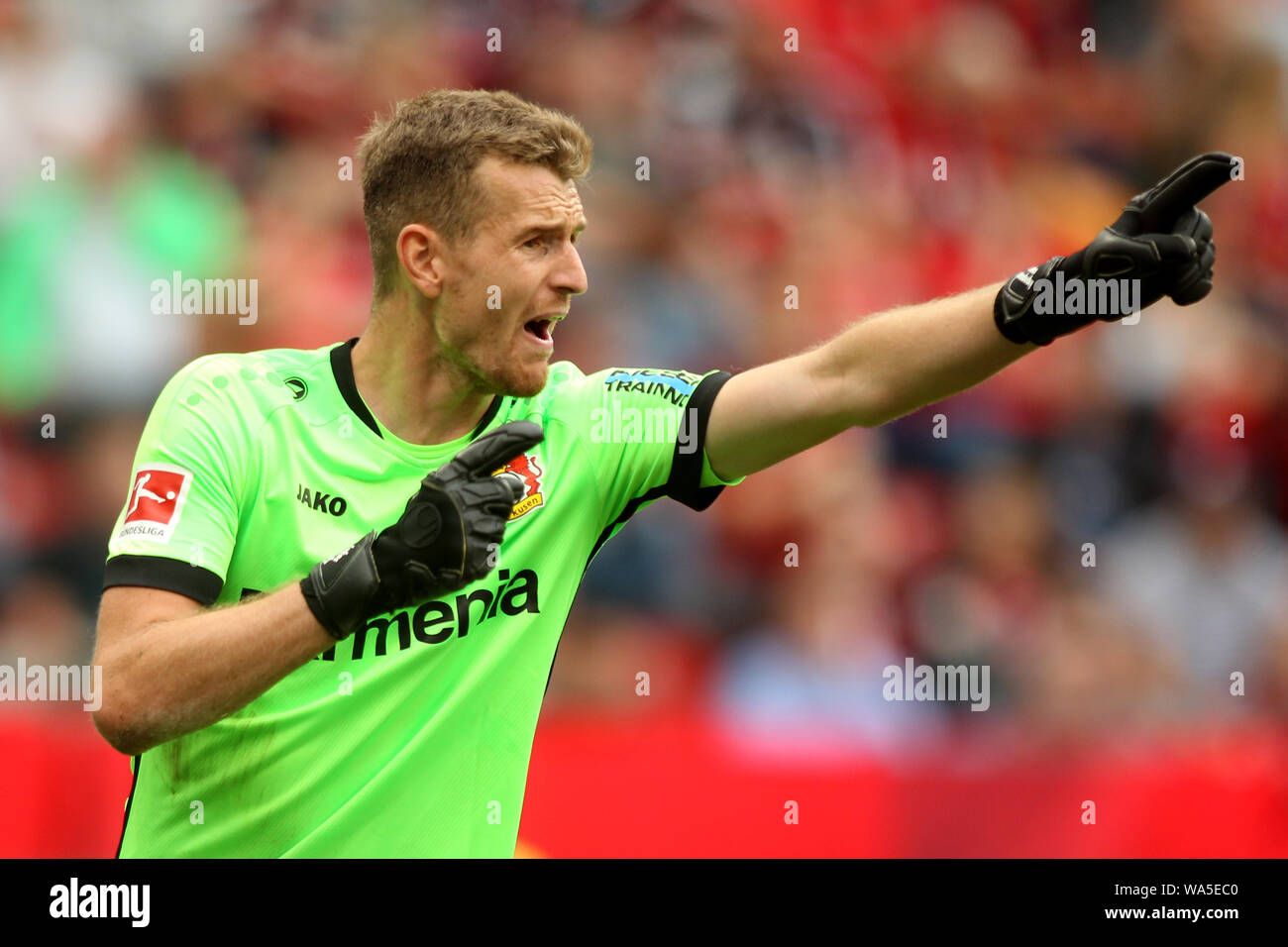 Torwart Lukas Hradecky von Bayer Leverkusen gesehen Reagieren während dem Bundesligaspiel zwischen Bayer 04 Leverkusen und der SC Paderborn in der BayArena. (Final Score: Bayer 3-2 Paderbon) Stockfoto