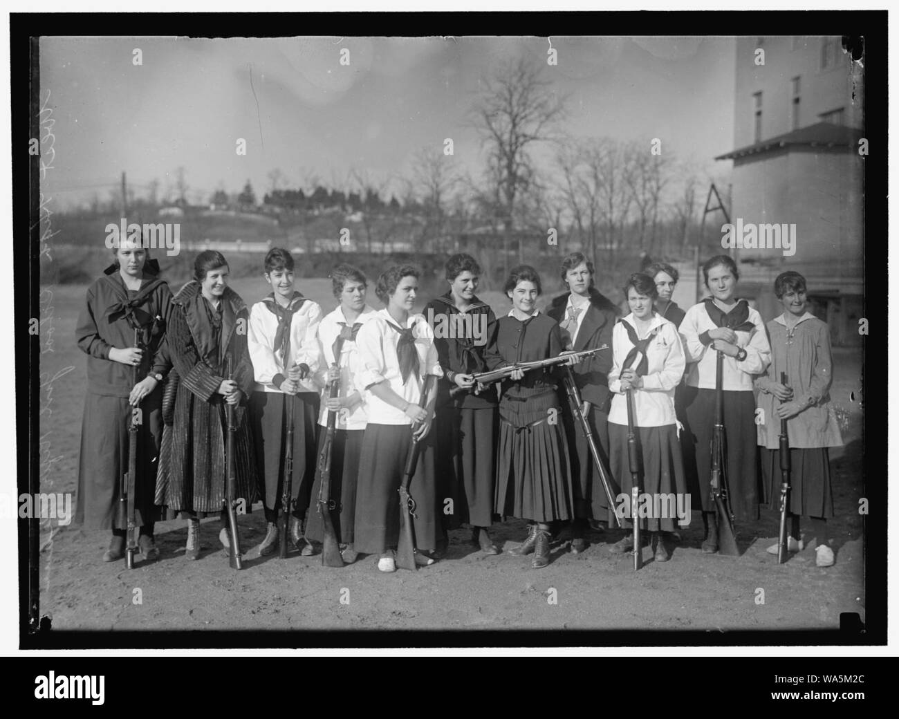 Bezirk öffentliche Schulen. WESTERN HIGH SCHOOL, Mädchen Gewehr Stockfoto
